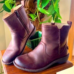 UGG - WOMEN'S BLACK NEEVAH SHORT BOOTS - ROUND TOE NWOT 🤩